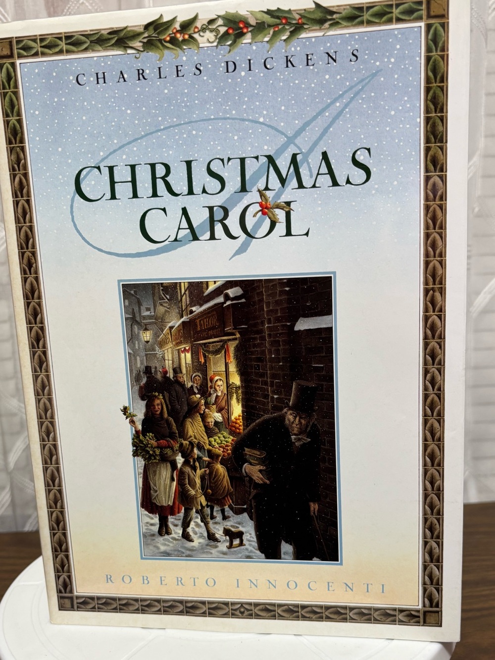 Charles Dickens Christmas Carol Illustrated by Roberto Innocenti - White Cover